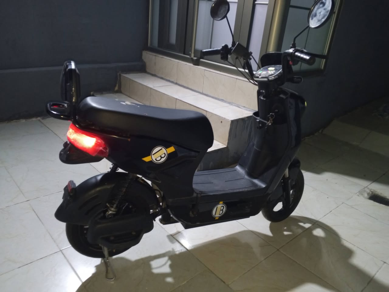 السلام عليكم دراجة شحن للبيع ما تمشي ما اعرف شبيها قيم واخذ نضيفه هذا رقمي ***********
