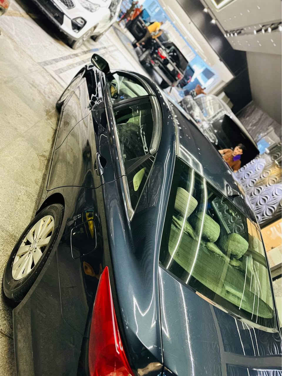 سلام عليكم
سوناتا موديل 2011
وارد امريكي بيها فقط جاملغ سايق بدون دواخل
السيارة جديدة بمعنى الكلمة بل جيس مال بيت
السيارة رقم كربلاء مشروع وطني انكليزي باسمي سنوية لل 29
منضومة زنون كاملة 
تخم تاير جديد
شاشة 
كامرة 
حساسات
ابل كاربلي +اندرويد اوتو
محرك جديد مال حاوية +تم اعادة بنائة من الصفر مصروف عليه 11 ورقة بس المكينة اويل بم زغير وتعديلات هواي بعد (لا تبخير ولا تنقيص)
محرك وكير كفالة ماشية 116 فقط هيج مشي على هيج موديل وحالة تعتبر جديدة السيارة مال بيت
خير من الله 
متواجد بل مسيب +كربلاء
.. السعر 113 وبيها مجال للشراي 
***********
