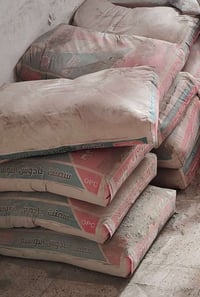خلصت البناء زاد عندي عشر اكياس جمنتو الي يريد يجي ياخذو عل 5000 الجيس ...