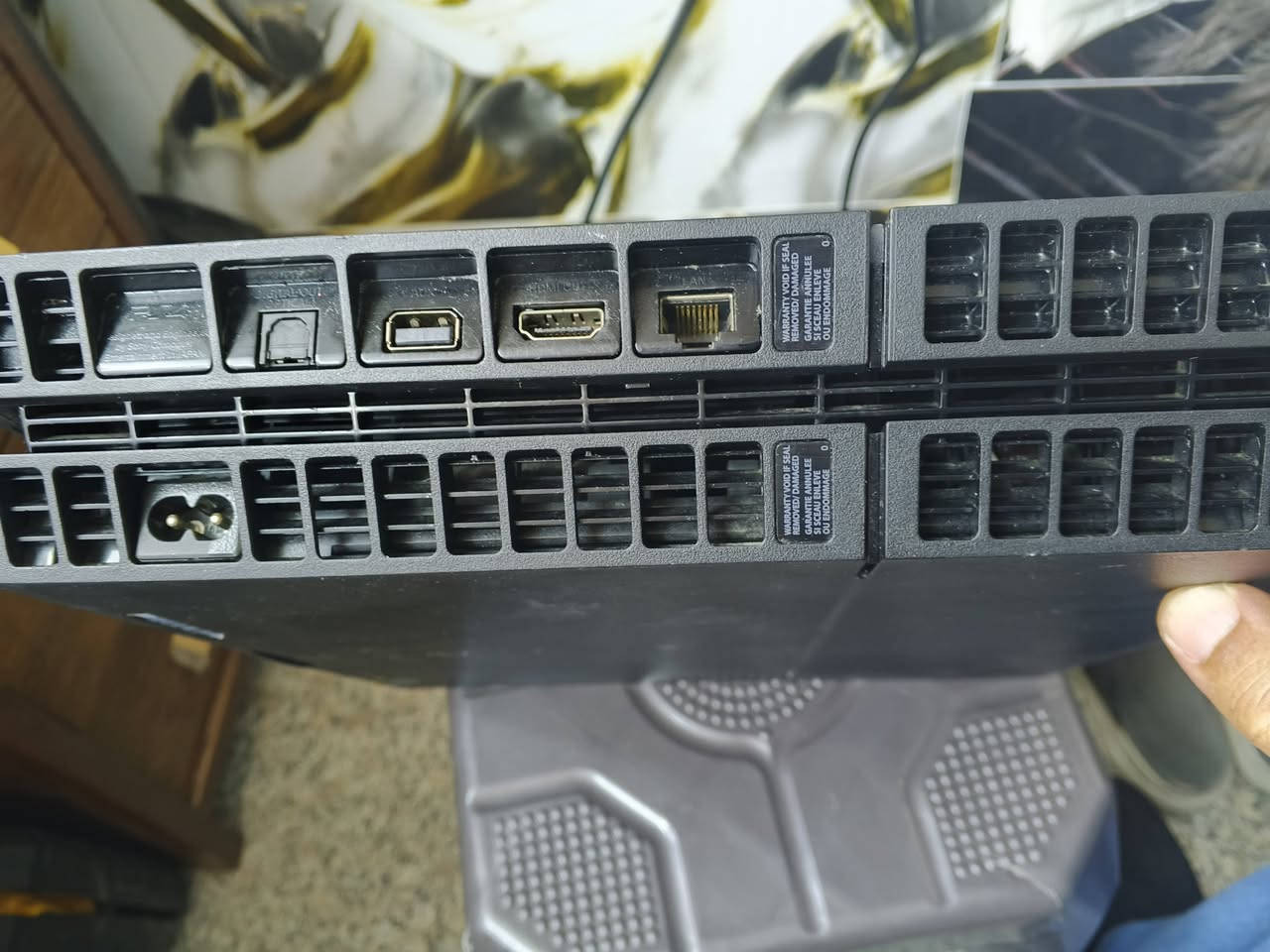 سلام عليكم 
بلي ستيشن4 سلم  باندل ابيض
نظام نص تيرا 12.50 داخل الجهاز 7 العاب 
السعر /260
بلي ستيشن4 فات طافي واحد تيرا
نظام12.52 داخل الجهاز 20 العبه
السعر / 280
مكاني بغداد / ***********
