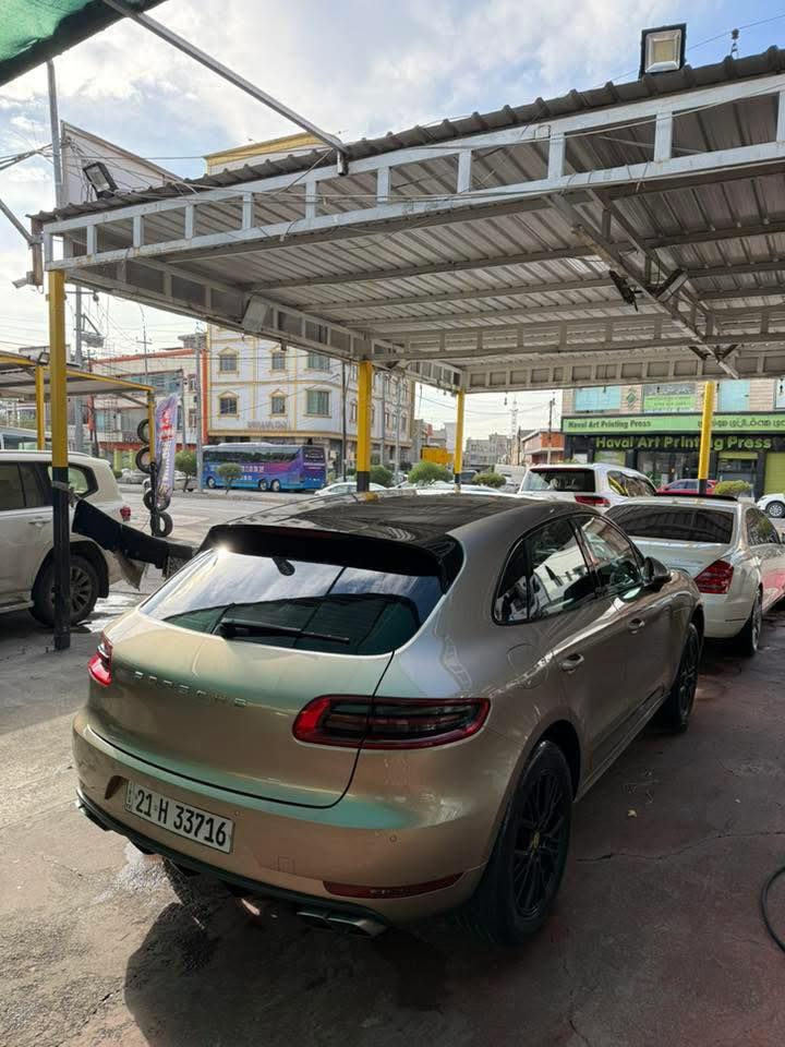 Porsche Macan نسخة (s)
• بورش ماكان موديل 15
V6 تيربو • سعة 3.0 لتر

فول مواصفات شنو الي ببالك موجود بيها 

رادارات 
حساسات امامي خلفي
شاشة كبيره
جكات
فجوج رياضي احمر بلاد
جنطة شفط كهرباء
لايت داينمك
بك لايت ليد
انارة ترحيب
داخل ابيض
كشنات كهرباء + تدفئه ، تبريد 
فتحة سقف بانوراما 
نظام صوتي فاخر BOSE
نظام ملاحة 
السعر 205 وبيها مجال 
 السياره حادثها سحطي خشم البنيد مصبوغ وخدش باب السايق ومصبوغه فقط
📞 للاستفسار ***********

