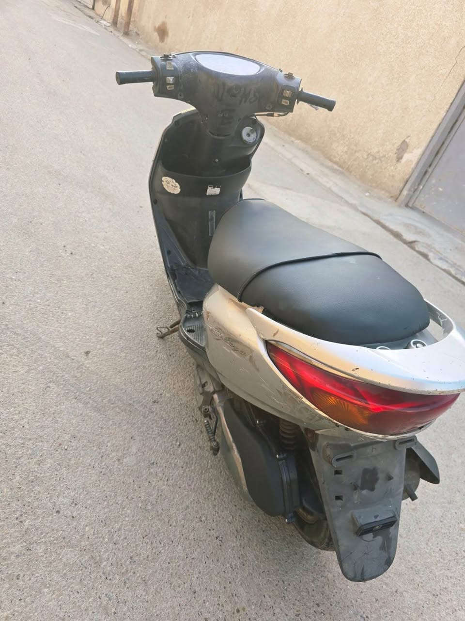 السلام عليكم بريز للبيع كامله نكره سلف نقصها ستاند وسط ولايت امامي طاي الباقي كله كامله مكينه ابلاديه لاتبخير ولا تنقيص ناعمه اوراقها كامه السعر ٤٢٥ المكان الثعالبه قرب محطه البانزين مال ثعالبه 

*********** بغداد, العراق
