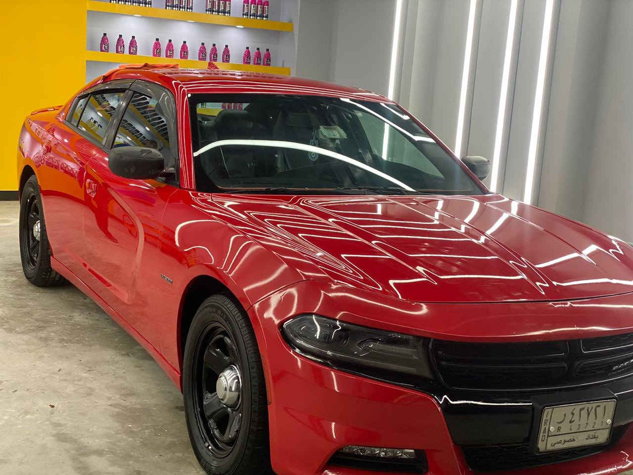 السلام عليكم جارجر 2018 هيمي حادثها قطعه وحدة فقط جاملغ امامي شبر واحد صور الحادث موجوده سياره مكينهV8 خير من الله كير ومكينه والسياره بيها منظومه غاز80 لتر سياره ناعمه وحلوة ومواصفاتها معروفه كشناتها جلد حضن مابيها اي نقص سعرها 190وبيها مجال 
للاستفسار ***********
***********
