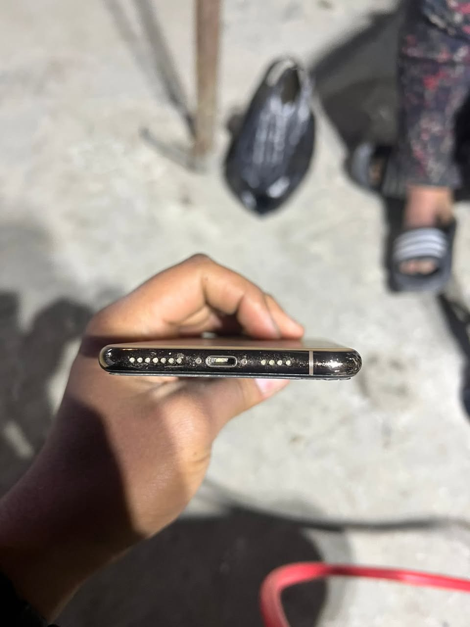 آيفون برو ١١ماكس بطارية  ٨٧السعر ٣٠٠ وبي مجال***********
