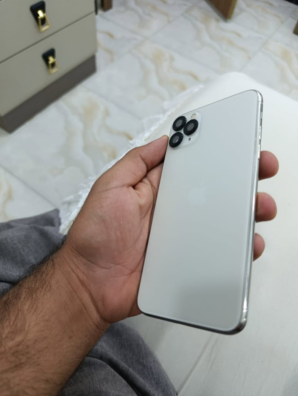 السلام عليكم 
ايفون ١١ برو ماكس ذاكره ٦٤ و بطاريه ٨٠ 
الجهاز ما مفتوح ع وضع الشركه 
لا خلل ولا صيانه 
بدون ملحقات جهاز فقط 
للبيع مكاني بغداد البلديات 
السعر /٣١٥ وبي مجال 
الرقم /*********** 
تحياتي 🩵
