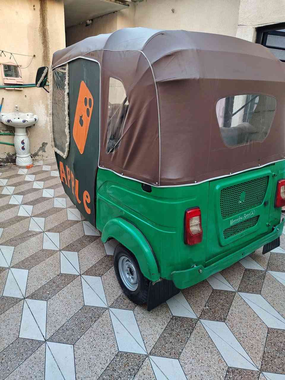 باجاج 2021 رقم سنويه مكينه مفتوحه بدي بي رشات صبغ شوف العين تكتك جاهزه تخم تاير جبلي ترايك وين ما تريد السعر 6 ملايين  الشراي يتصل *********** مكاني البصره الحيانيه التاميم
