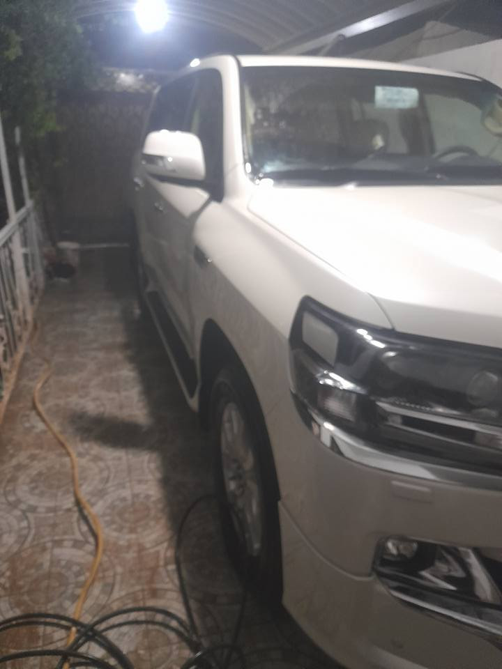 تويوتا لاندكروز 2017 خليحي GXR 
فول 1/1 السيارة  
محرك V8 حجم 4600 كفاله
كشنات اماميه كهرباء
ايرباك عدد 8
حساسات امامي خلفي
كشنات كهرباء عدد 2
بصمه وتشغيل عن بعد بلادي 
سلايت دبل ماوس مثبت سرعة
لايت اسود زنون وبخاخ لايت 
علامه لاندكروز ليزريه ب4 ابواب 
شاشه  بلادي + شاشات خلفيه
كامرات 4 360 درجه 
السياره جديده  بمعنى الكلمه بدون حادث بدون بارد 
مكفوله كفاله عامه 
ماشيه 124 كم 
رقم سليمانيه ب اسمي 
السع510  
مكاني بغداد ابو غريب 
 بي واتس 
***********
السياره نضيفه كلش مال جناي 
السياره احله من الصور ونشر الصور
معا السونار وبالخدمه اني شكرن بغداد, العراق
