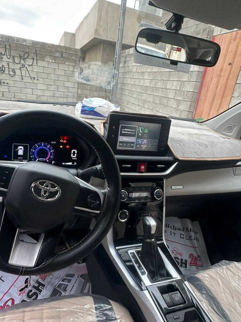 السلام عليكم سياره تويوتا فيلوز موديل 2024 ماشية 11 الف سبعة راكب تبريد قطعتين رقم بغداد مشروع وطني وارد خليجي سياره اخت الزيرو تشغيل بصمه هاند بريك بصمة السياره بأسمي للمعلومات اكثر اتصل ***********
