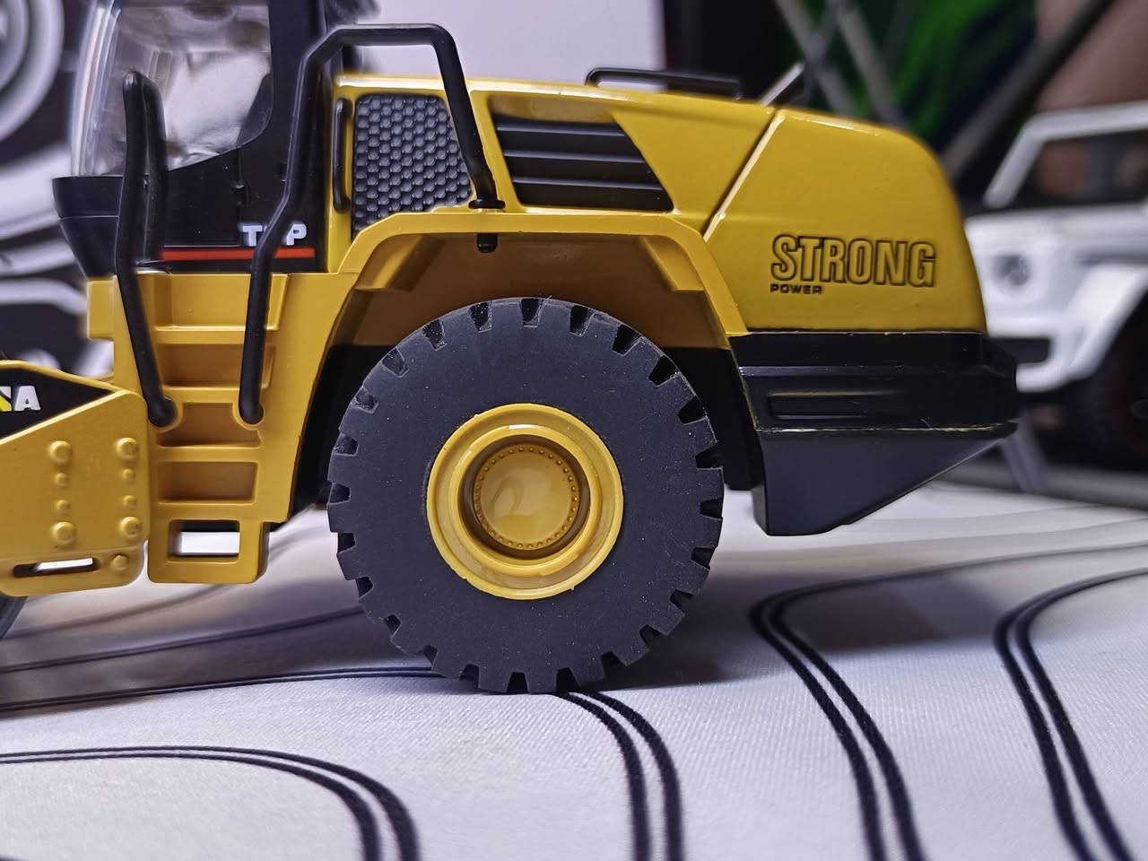 حادله ماركة هوينا
الروله حديد
السقف حديد
البدي الخلفي القبغ حديد
1/50
18 سم تقريباً
سعر القطعه : 20 الف
تفاصيل دقيقة وواضحة
يوجد توصيل لكل محافظات العراق 🇮🇶
صلوا على النبي ❤️
.
.
.
.
.
.
#مجسمات_حديد #مجسمات_سيارات #الرمادي 
#turbo4cars
#explorepage 
 

سبحان الله والحمد لله ولا إله إلا الله والله أكبر  ولا حول ولا قوة إلا بالله


**إذا كنت صاحب هذا الإعلان وتريد حذفه لأي سبب، رجاءا أرسل رسالة إلى الدعم الفني**