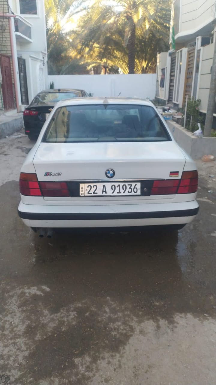 السلام عليكم 
بي ام دبليو 525
بأسمي كير مكينة حدادية تخم  تاير كلة جديد 
مكينة مسكر  السعر ب ٦٥ وبيها مجال بسيط
مكلف بالنشر للتواصل 
***********
