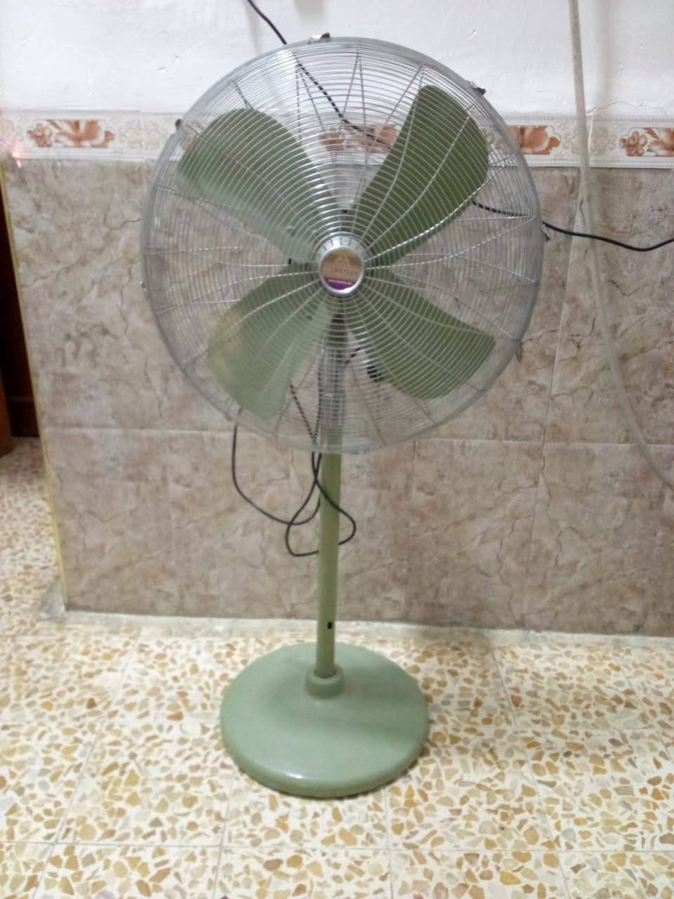 مروحه للبيع استعمال شهر صناعه هنديه السعر ٧٠ ***********

