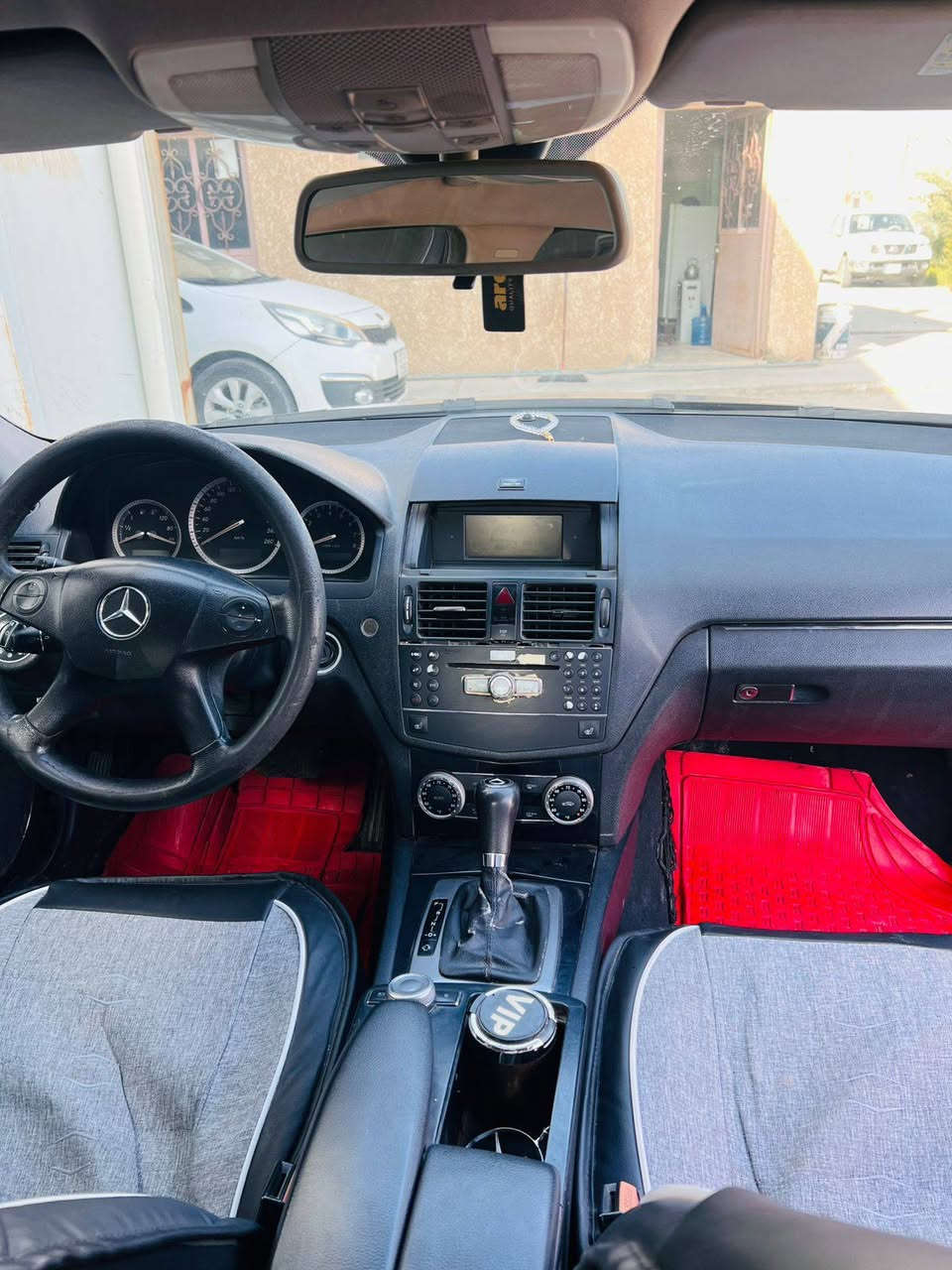 سعر ٩٣ ورقة وبيه مجال 
التفاصيل/مارسيدس c200 2007 سوبر جارج اربعة سلندر
بيه ضربة بنيد وطرف الجاملغ الايمن الامامي وطختين خفيفة بالخلف بدون تصليح حدايدية السيارة جديد امامي خلفي قبل شهر مكينة وكير بحاله جيدة جدا السيارة تفول بنزين عادي بدون اي ادفانز وعزم بالشارع ممتاز السيارة بصمة كشنات كهرباء كروس اوفر شاشة تبريد قطعتين دواخل اسود مع رصاصي.
بسمي مداور ثاني يوم
العنوان .سماوة_الوركاء 
موبايلي 
***********
