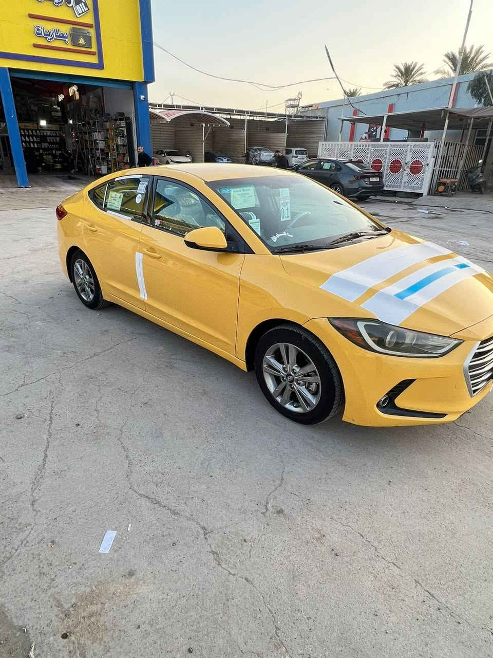 سلام عليكم عندي النترا موديل 2017 وراد امريكي  ضرر جاملغ وبنيد بدون دواخل محرك كير مكفول السياره بدون معجون شرط منظومة تبريد تخم تاير صدر امامي خلفي جديد شرط التحويل السيارة مال جناي متعوب عليه ادامه كامله السيارة اصل اللون اسود 
السعر 115 وبيه مجال 
العنوان ديالى بعقوبة 
اتصال ***********
