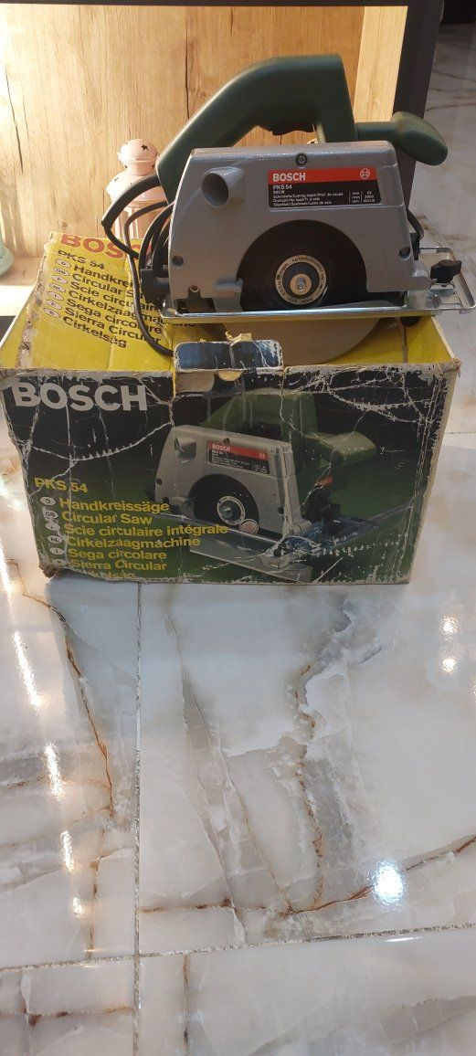 السلام عليكم عدد اصلي للبيع السعر والحجز على الواتساب او الخاص ***********
