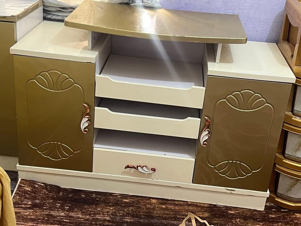 غرفه تركي نقصه يدات فقط فتحته قبل يومين مفتوحه يعني بس تاخذه اشده الصور اخذتهن قبل لا افتحه مكاني ديوانيه طريق السنيه قرب معمل الالبان السعر 250 قفل لان متوازي وريد ابيعه الشراي يتصل ***********
