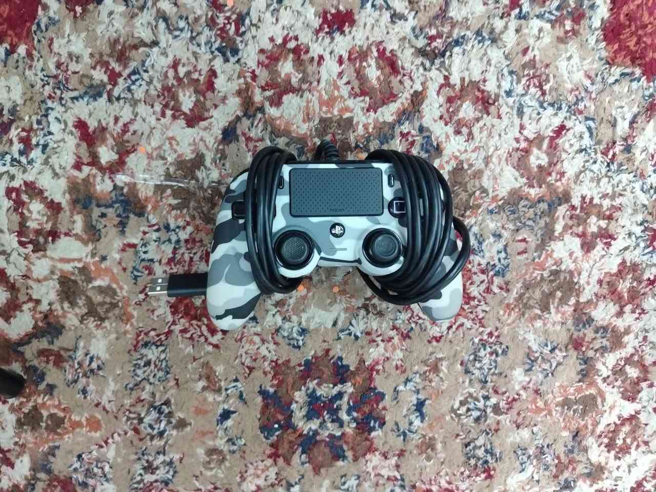 اخون يدات بلي والي بالكارتونة مال PC سعر الي بالكارتونة 30 وسعر الأزق 20 لأن مال بلي 4 والباقي على 10 للتواصل ***********
