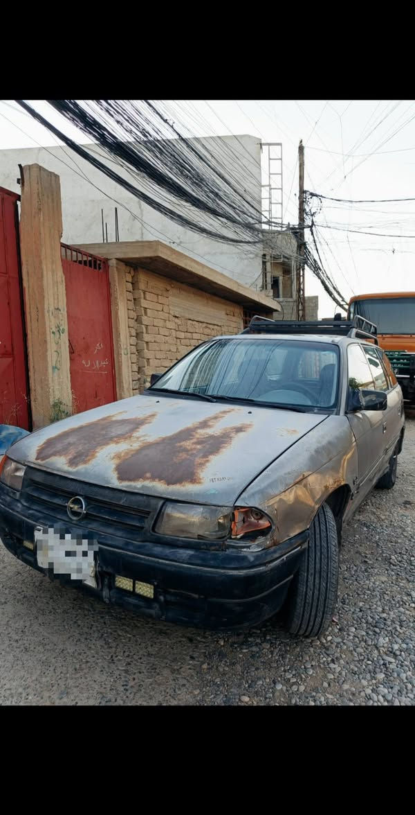 سيارة اوبل استرة استيشن موديل 93
‏محرك اربعة سلندر بخاخ رقم بغداد سنوية موازي 
‏بيها كابون ورقي 
‏السعر 28 وبيها مجال شي بسيط
العنوان بل موصل 
‏للاستفسار  ***********
او          ***********
الرقم مفتوح من الساعة 10 صباحا الى الساعة 10 مساء
‏
