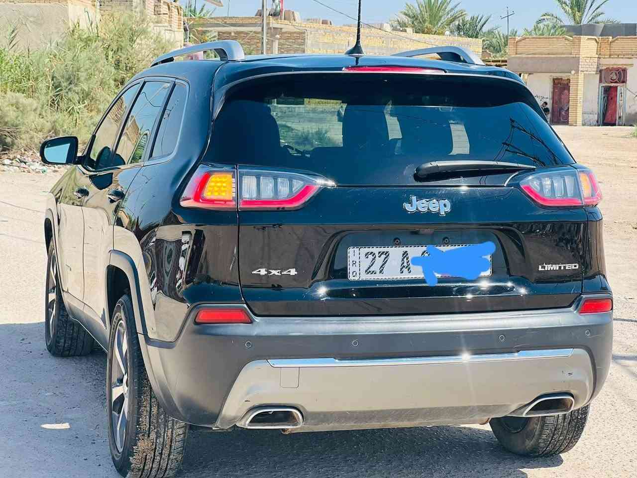 سلام عليكم للبيع جيب شيروكي بزون موديل 2019 لمتدد فول مواصفات 6سلندر ماشيه75 صور الحادث مع صور النشر سياره بسمي العنوان الناصريه
السعر 155 وبيها مجال لشراي 
الاستفسار ***********
