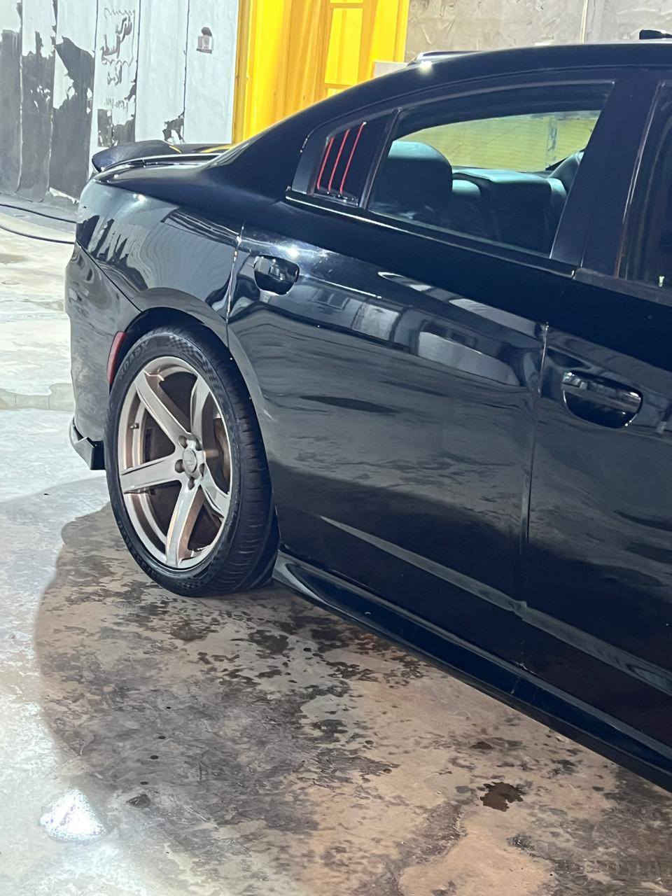 جارجر 2023 اخر اصدار محرك 5700 RT
كربلاء سايد فندق البارون 
***********
السياره فول عدا الفتحه 
السياره بيها 5 قطع حادثها 
جاملغات اماميه و بنيد و باب الصدر و جاملغ خلفي 
السياره سعرها مناسب 
مواصفات 
محرك 8 
گير محرك كفاله 
بصمه و بصمه ابواب 
رادارات جانبيه 
نقطه عمياء 
كشنات تدفئه تبريد 
كشنات كهرباء 
ستيرن هيتر كهرباء 
شاشه كبيره 
سوبر تراك باك 
شفتات ستيرن 
درگه D
