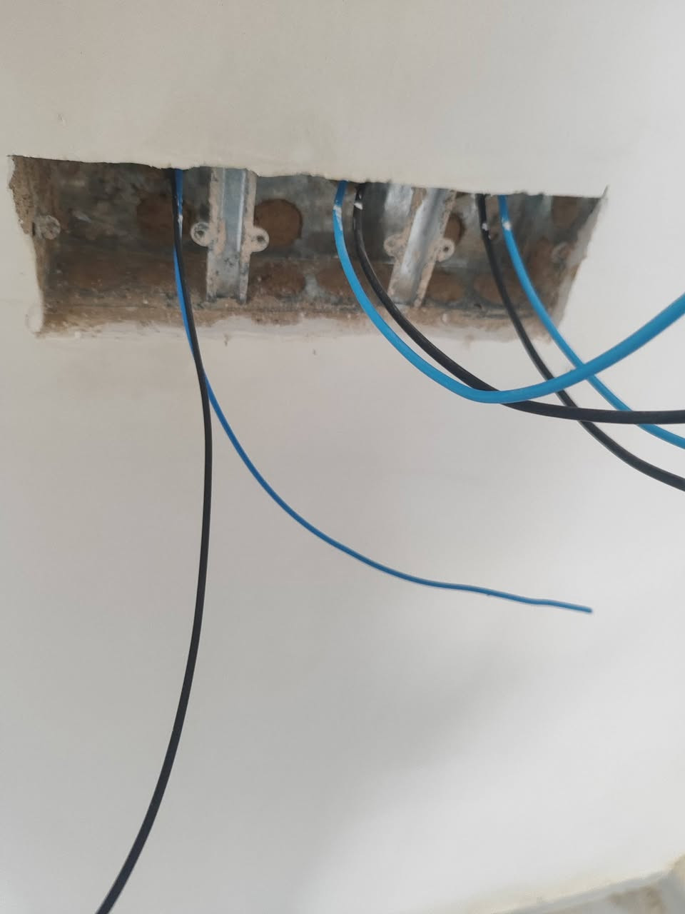 سلام عليكم اشتغل تاسيس كهرباء بوري وسيمنز  وتاسيس ماي ***********
