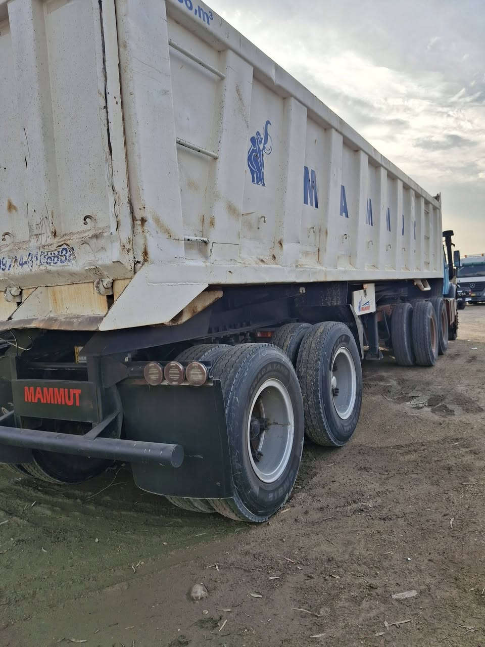 معرض عالم السيارات للمعدات الثقيلة
​📍 الموقع: [خط السريع الفلوجه ]
اقجم موديل 1981بلاديه
شاصي بلادي مجموع بلاديه 
​📞 للاستفسار والحجز: [***********]
***********
