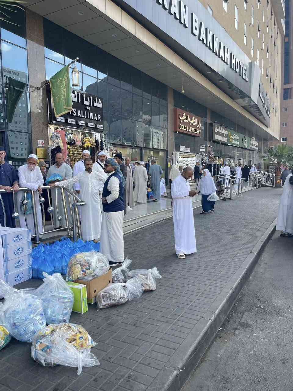 #اعلان# هام...###اعلان هام
انطلاق الباص الى الديار المقدسة متوقف على ١٥ شخص..فقط!!..وبسعر###
 @_ للجميع 
********
.للراغبين بأداء عمرة أواخر شهر رمضان لمدة ٢٥ يوماً ابتداءاً من ١٥ رمضان ولغاية ١٠ شوال  والسكن في مكة  في محبس الجن.. اما في المدينة فالمنطقة المركزية.
خدماتنا لمعتمرينا
***************
.توفير وجبة افطار مجانية مستمرة لنهاية الشهر الفضيل...جولات سياحية لمعالم مكة والمدينة..باصات حديثة ومكيفة..خدمة ترضيكم..
لانقول نحن الوحيدون ..لكننا الافضل بعون الله..ومن الله التوفيق..للتواصل..

‭0774 604 3476‬

ادارة الشركة:
9 رمضان ١٤٤٧ هجري
٢٣ شباط ٢٠٢٦.
