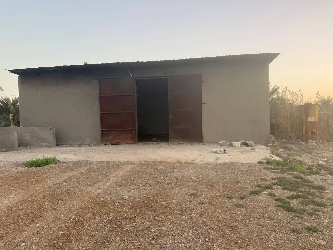 إعلان للأيجار قاعة كبيرة مساحتها 900 متر وارتفاع 3 أمتار الأرضية مصبوبة ومحكمة تصلح ان تكون معمل " معمل كبير" لأصحاب المعامل متوفرة كهرباء وماء 
العنوان : بغداد التاجي مجاور جسر المصابيح 
للاستفسار: ***********
