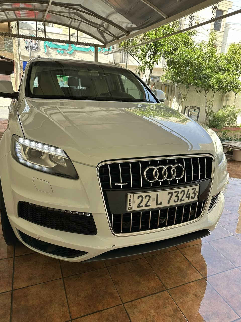 أودي Q7 موديل 2015 جديدة خليجية وكالة أربيل S لاين يعني فول مواصفات 6 سلندر سوبر جارج ماشية 188 الف كيلو والسيارة مكفولة.  ورقم أربيل وبأسمي مكان السيارة بغداد الكرخ *********** /السعر 185$ ورقة
