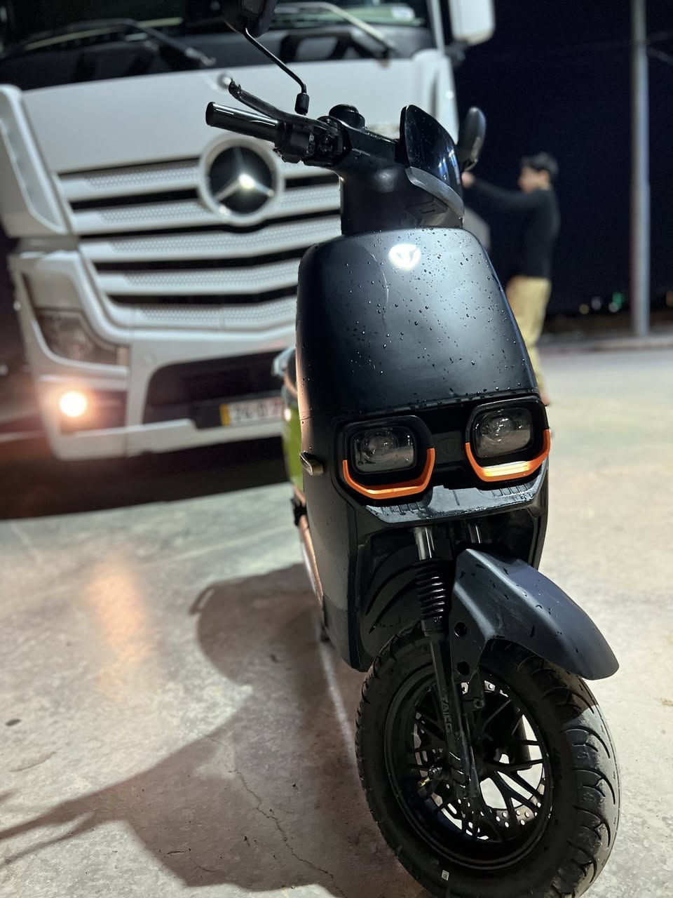 السلام عليكم
ماطور شحن ريان 

باب اول للبيع 

موصفات

مثبت سرعه

لد رقم و صفايح لد

6 بطاريات 

الدرع الامامي مكسور و مصلح تصليح مضبوط 

و داكه ستيكر اسود طافي 

شرط البطاريات و ملف 

سعر 700 الف وبي مجال بسيط

مكان الموصل الايسر (حي الكندي)

التواصل على خاص او علق


**إذا كنت صاحب هذا الإعلان وتريد حذفه لأي سبب، رجاءا أرسل رسالة إلى الدعم الفني**