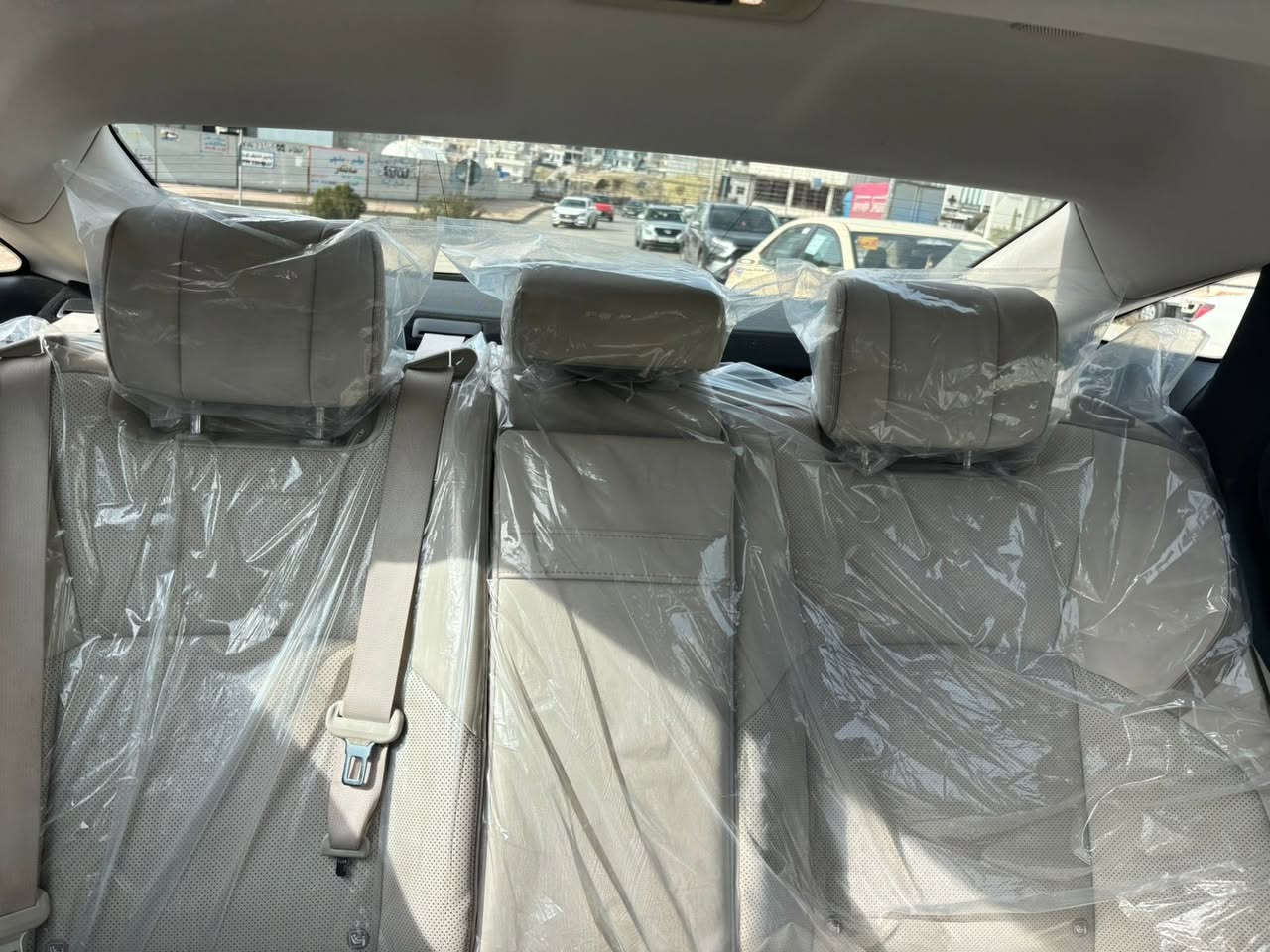 تويوتا كراون هايبرد لونين خليجي. 2023 وكالة عبداللطيف
مكفوله كفاله من الصبغ والتبديل عدا شخط صغير بالجاملغ الخلفي 
ماشيه 40 الف رقم بغداد مميز 
السيارة مغلفة ppf

المواصفات 
المحرك: 2.5L هايبرد 
فتحة سقف سلايد 
مقاعد كهربائية+ مقعد السائق ذاكرة (جميع المقاعد كهرباء ) 
هاند بريك كهرباء 
مقود كهربائي بتحكم جانبي 
نظام نقطة عمياء 
4 كاميرات 
رؤية محيطية 
نظام صوتي JBL 
تجربة صوتية احترافية
مقاعد تدفأة وتبريد 
تحكم مقاعد خلفية 
بردة خلفية كهربائية 
شاشة متطورة ذكية
 تبريد ثنائي القطعة 
رادار + تحديد مسار 
ذكاء صناعي لقيادة آمنة
إضاءة ليزرية 
لايت زينون 
بك لايت LED 
حساسات أمامية وخلفية 
مقاعد جلد
السعر 350 $

للأستفسار ***********
مكان السيارة اليرموك
