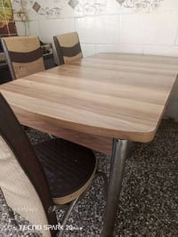 ميز طعام • ٦ كراسي • للبيع