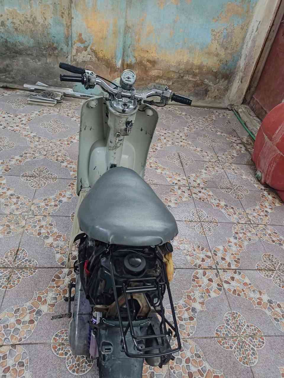 السلام عليكم دراجه مصريه نظيفه مثل ما تشوفونها بالصوره الدراجه هندور تشتغل السعر 120 وبيها مجال مراسله على هذا الرقم واتساب ***********
