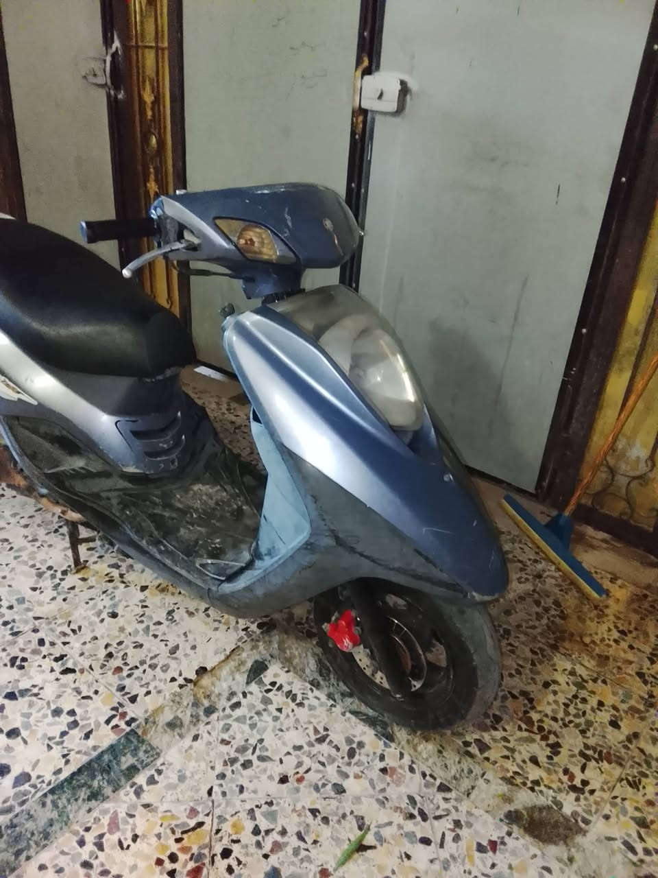 سلام عليكم عارض دراجه بريز رامبه دراجه كفاله عامه نقره هندر ونقرا سلف كهربائيات كلها شغاله مكان بغداد مدينه الصدر سعر الدراجه 600 بيها مجال رقم الهاتف للتواصل***********
