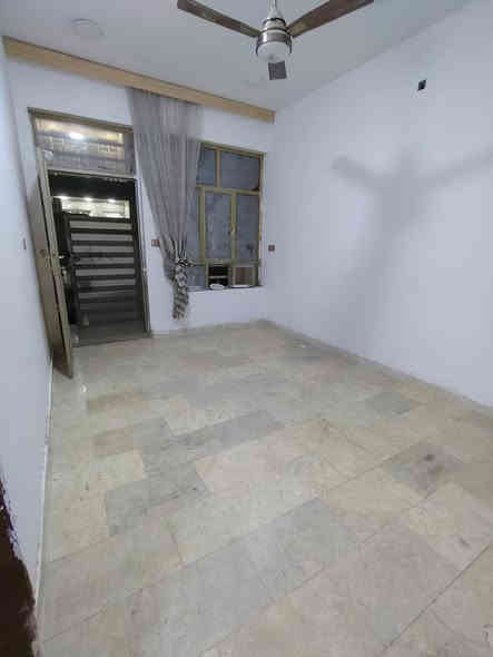 مشتمل للايجار 
يحتوي على استقبال ومطبخ و 3غرف نوم وخدمات ومدخلين 
مساحه/70متر
السعر/600نهايته 
الموقع/الشعب قرب سوق المدينه خلف مدرسة صلاح الدين 
اللاستفسار/‏‪0777 238 4893‬‏
