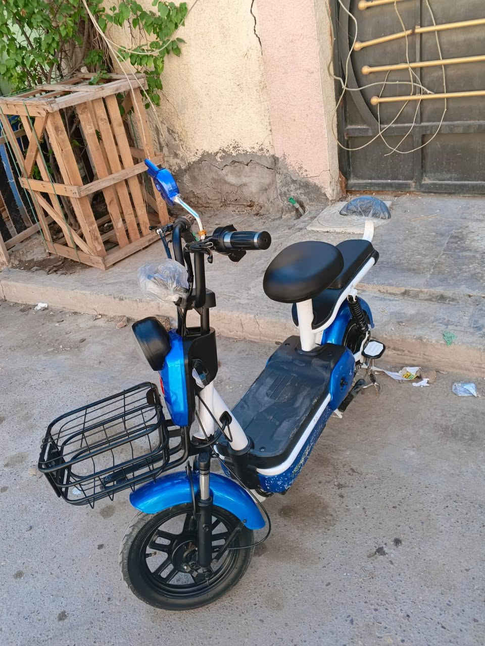 سلام عليكم دراجه شحن حجم 14 موديل 2025 حلوه و نضيفه استعمال قليل سعر 240 بيها مجال مكاني بغداد الحريه التواصل ***********
