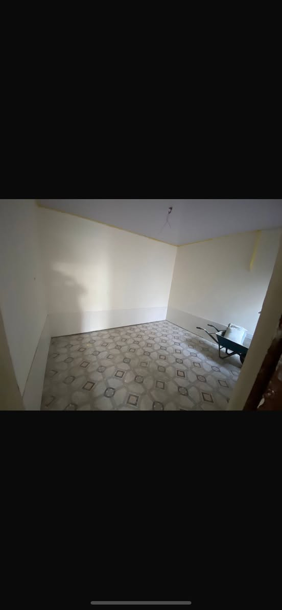 دار للبيع
.
الموقع (الشموخ الاولى)
.
طابو صرف الواجه 6.25متر
الواقع 116متر
طابق ونص خدمات كامله من تبليط وشبكه ماء وكهرباء جديده 
والبيت مرمم حديثاً وخالي بعد الترميم
يحتوي على غرفه وصاله واستقبال ومطبخ وصحيات داخليه وخارجيه اضافه الى غرفه في الطابق الثاني 
الرقم للاستفسار السعر 260
صاحب الدار ***********
