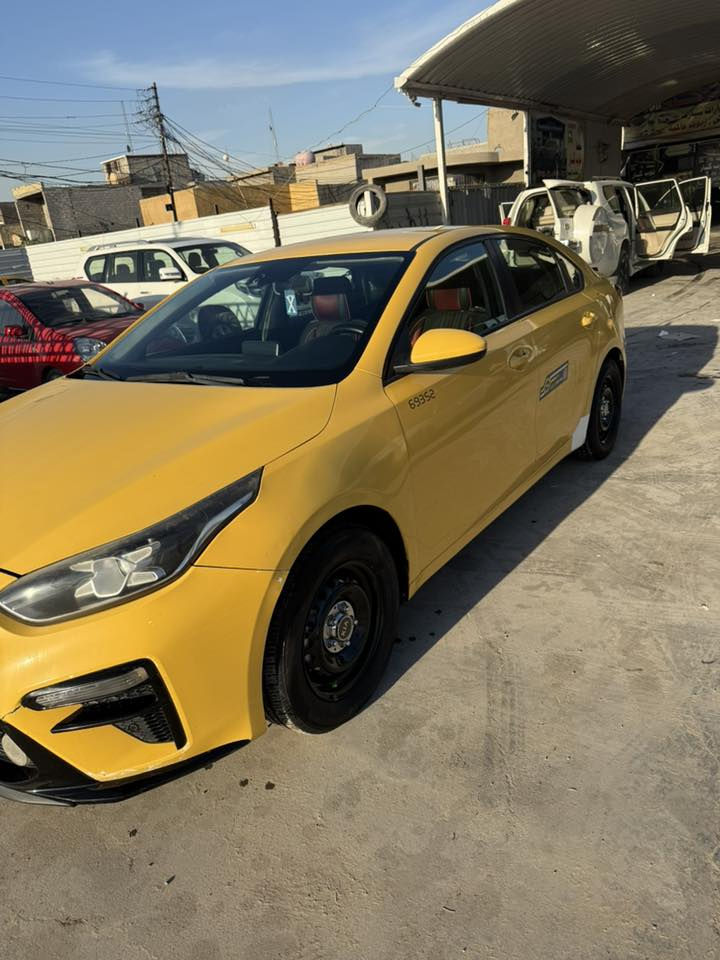 السلام عليكم للبيع كيا فورتي موديل 20 رقم بغداد
بسمي تحويل ثاني يوم جاهزه مناقصها اي شي 

تخم تاير جديد وصدر أمامي وخلفي كله جديد 

بيها جاملغ خلفي من امريكه وبنيد مبدل محرك 200 دوش المرغوب   سعر 125  وبيها مجال مكاني بغداد الدوره هوررجب  

هـ ***********. بي واتساب
