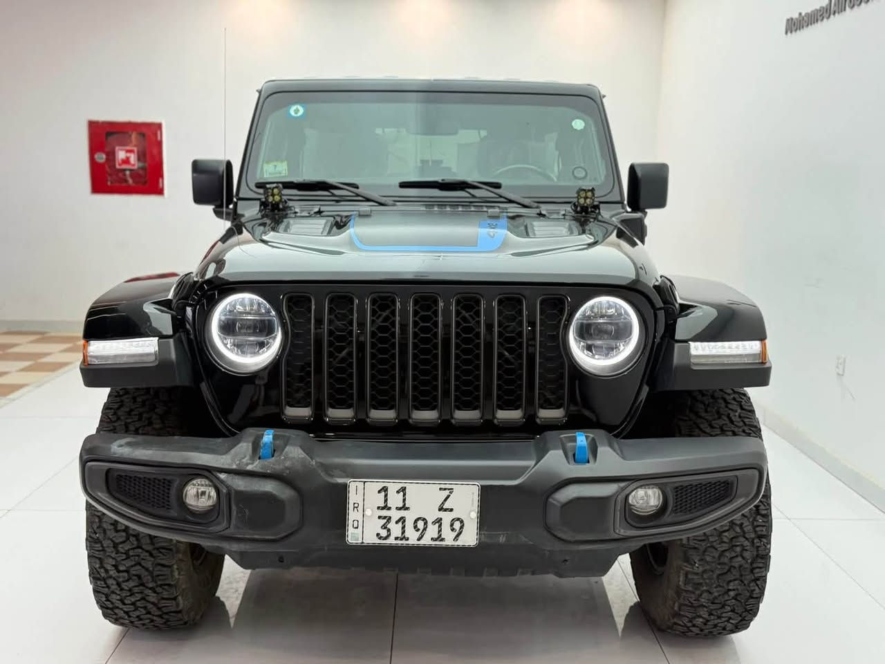 السلام عليكم 
جيب رانكلر  روبيكون للبيع 
‏wrangler 4xe plug in hybrid
‏‎فول المواصفات و هايبرد 4xe
‏‎لون السيارة اسود
‏‎موديل2023
‏‎ماشيه 23 الف فقط 
‏2.0L turbo hybrid محرك اربعة سلندر توربو
‏‎** قوة حصانيه 375 hp
‏‎مواصفاتها :
‏‎بصمة ابواب بصمة تشغيل
‏‎كشنات جلد تطريز ازرق بلادي
‏‎كشنات تدفئه جلد مع الستيرن
مري جانبيه تدفئه
‏‎شاشه كبيره مع كاميرا | و خلفي تشغيل عن بعد
‏‎نضام صوتي ALPINE مع دمام بالصندوق
‏‎اربع مخارج كهربائي Aux
‏PART TIME و 4WD auto نضام
‏SWAY BAR
‏‎قفل اكسل امامي و خلفي AXLE LOCK
‏‎كيبل شحن 110V 220V تكدر تشحن السياره بالبيت ثلاث انضمة قياده e-save بنزين
‏electric فول كهربائي
‏‎نضام هجين بنزين و كهرباء hybrid
‏‎السياره تشحن ل حالها بالطريق عند دواسة بريك
السيار رقم بغداد شبة مميز 
صقف بوكس  تنشال  كامل    
سياره وارد امريكي. حادثها  باب مبدل نفس الون

***********
