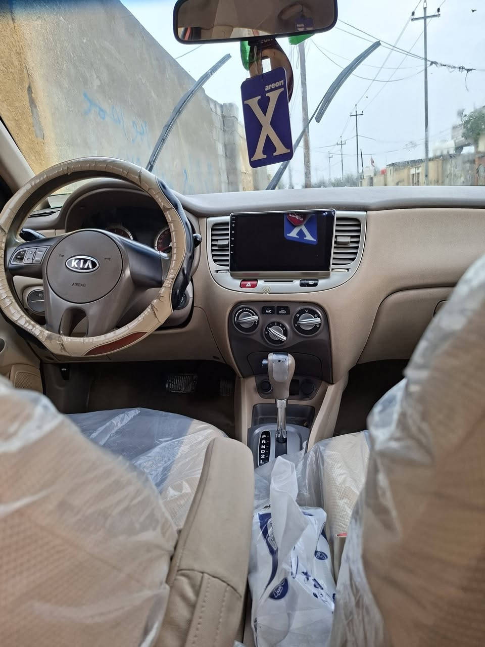 سلام عليكم كيه ريو ٢٠١٠ للبيع  كفاله عامه ما عدا دحكه بسيطه بجاملغ لورا جاهزه تخم تاير تبريد حداده رقم جديد سنويه مامنتهيه رقم جديد سعر ٨٥ وبيه مجال لبصره زبير  ***********
