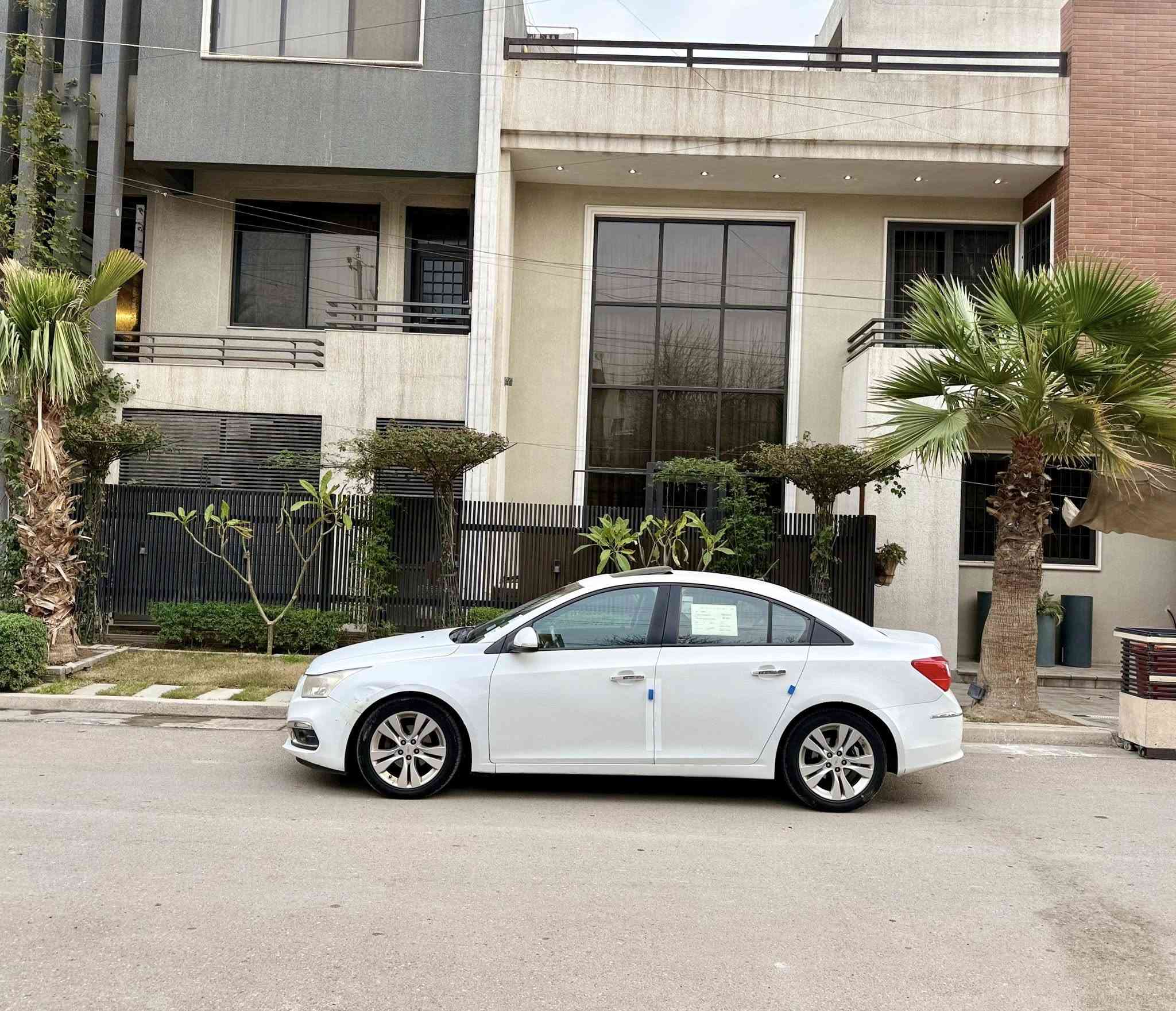 للبيع فقط شوفرليت كروز  ٢٠١٦ خليجي
شركة المنصور فوووول 
محرك كير تبريد حجر بيئة كله كفالة
رقم بغداد الجديد 
المحرك  ١٨٠٠ تنفس طبيعي    
فتحة
بصمة 
رادارات
كشنات جلد 
نظام الخرائط (GPS).
المصابيح الأمامية LED.  
شاشة كبيرة 
كاميرا 
فول تحكم ستيرن   
نظام كروس تحديد السرعة
السيارة بيه صبغ بالداير مال جاملغ الخلفي وشويه من الباب بدون دواخل . 
_____________________
العنوان : بغداد /الكرخ   
السعر :  ٩٥ $  وبيه مجال 
رقم الهاتف : *********** /***********
