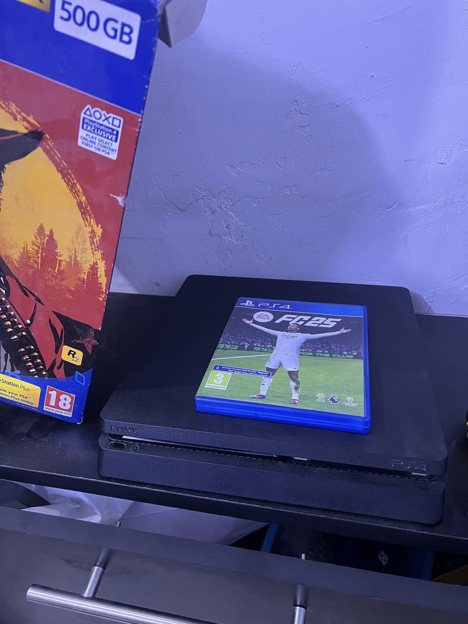 بلي فور اوربي سلم للبيع نظيف جدا
مع ملحقاته ويدة اصلية وقرص فيفا 25 
السعر ٢٢٥ الف
العنوان الزعفرانية
‭٠٧٧١ ٣٠٧ ٨٧٩٠
