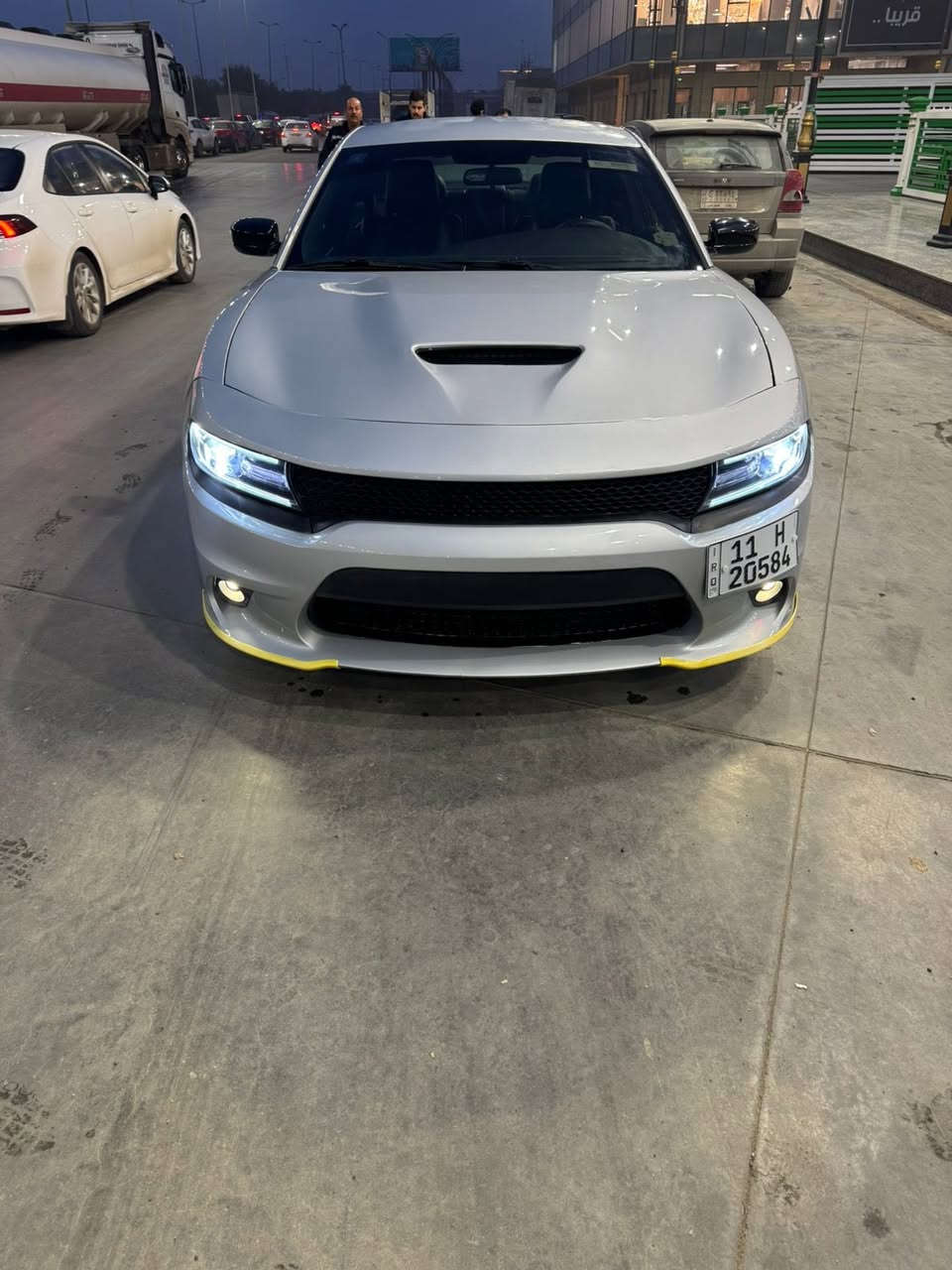 جارجر اصل 2019 
السيارة فول مواصفات عدى الفتحة 
كشنات كهرباء 
كشنات تدفئة وتبريد 
ستيرن هيتر 
كشنات حضن 
بيها صفحة عكس السايق صبغ اثر شخوط بدون قطرة معجون 
انارة داخلية شاشة ابل كاربلي 
السيارة جاهزة من كلشي 
السعر 185 وبيها مجال 
و ما مشتغلة خط ابد 
حلوة ونظيفة وبالعافية عالياخذها 
مكلف بالنشر 
للتواصل الاتصال بالرقم ***********
