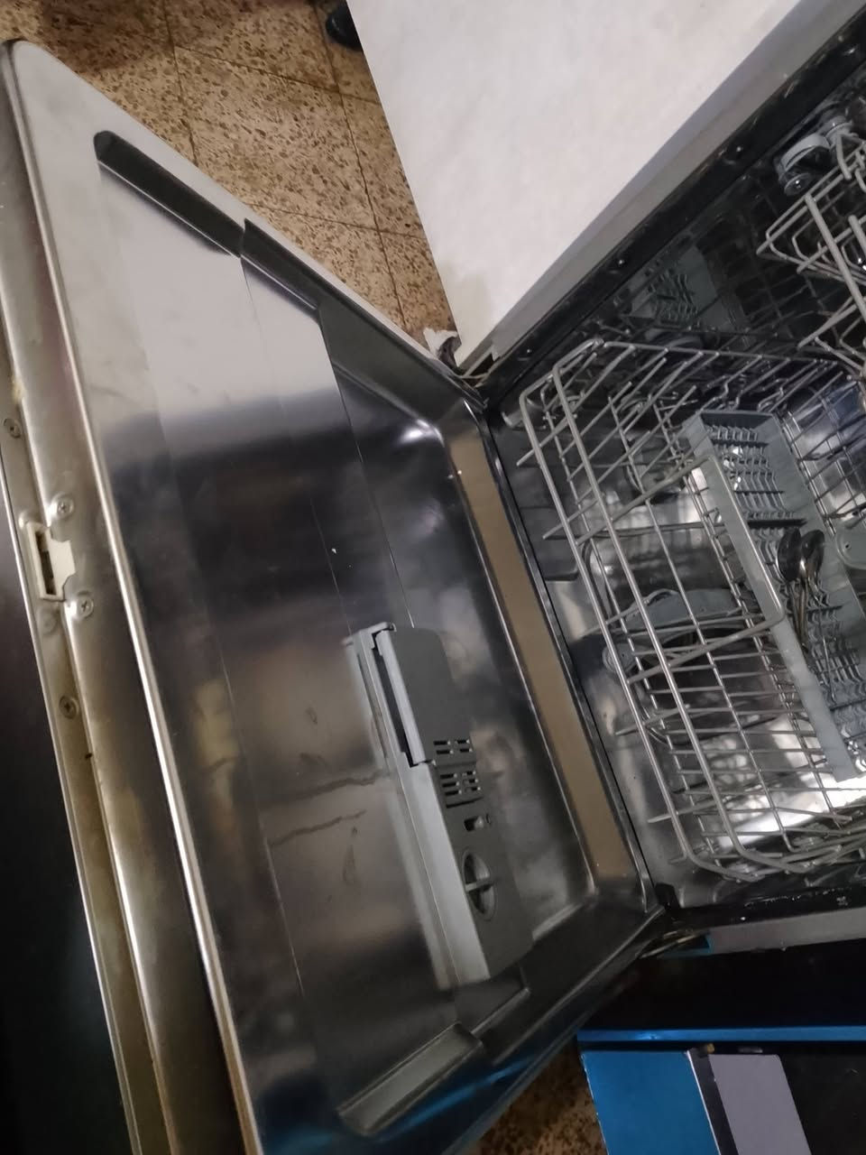 السلام عليكم عندي هاي الغساله مواعين جديده ومابيها اي ضرر شغاله أبيعها ب200 قفل اخذتها ويه الكاونتر وبعت والكاونتر ومابقالها مكان 
مكاني المحمودية


**إذا كنت صاحب هذا الإعلان وتريد حذفه لأي سبب، رجاءا أرسل رسالة إلى الدعم الفني**