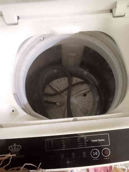 السلام عليكم
غساله للبيع 12 كيلو تغسل+ وتشطف+ وتنشف 
استخدام شهر اخت الجديده 😍
السعر 160 وبيه مجال حك الجيه
العنران الرمادي التاميم 
تواصل +*********** ولخاص
