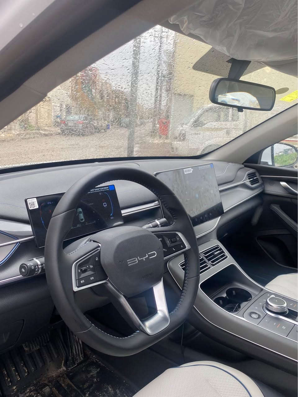 بیوایدی دیسترۆید مۆدیل ٢٠٢٥سیارەکە سفرە بەس رەقەمی شکایە ٣٠٠کم رۆیە زۆر جوانە هیج هیجی نیە شوختیش بەشەرت بەس اوەندە بۆنیتە قۆپایە زۆر کەمە سیارەکە فول مواسەفاتە شاشوە گەورە کامیرە ٣مۆد لی خورین گیر ماوس شاشە سوران کوشین جلد لایت لید زۆر زۆر جوانە سیارەکە سحریش لەخوور هەموو بازار *********** أربيل, العراق
