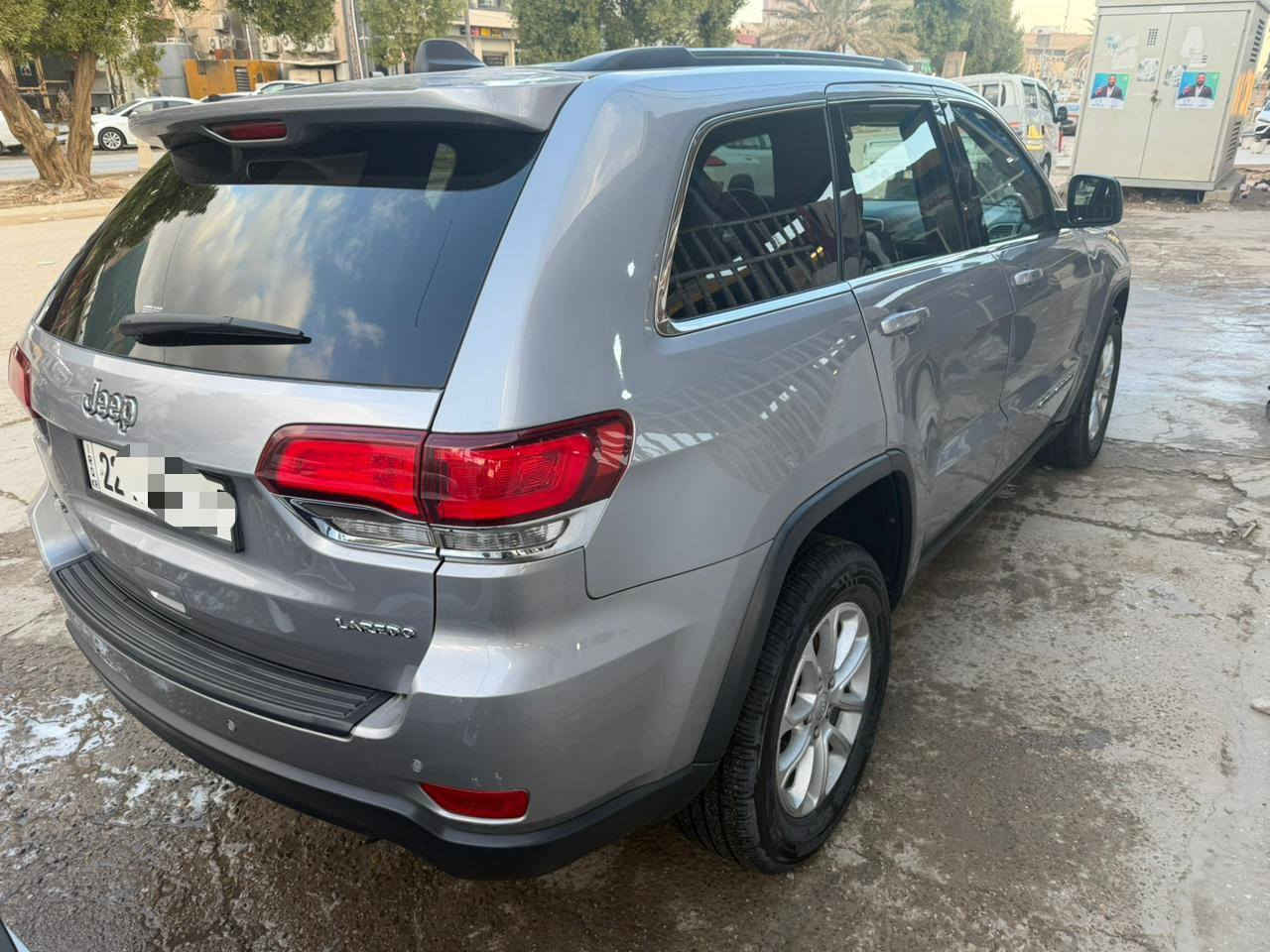 جيب شيروكي لاريدو 2021 وارد امريكي حادثها بسيط فقط تبديل جاملغ امامي والباقي كفاله من الصبغ والتبديل والبارد شواصي لغود كفاله 
فول مواصفات محرك 6
رقم شمالي تحويل وكاله حاضر 
سياره جديده او جاهزه من كلشي 
السعر 210$ ***********
