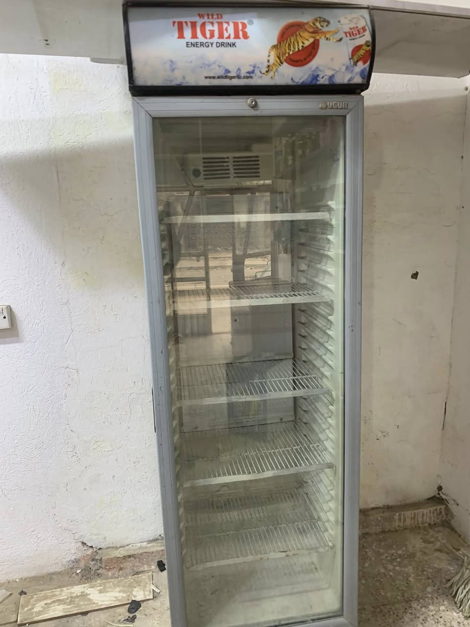 مجمدة و عارضه فول تجميد ونضافه مكاني بغداد السعر 550 الف  
***********
