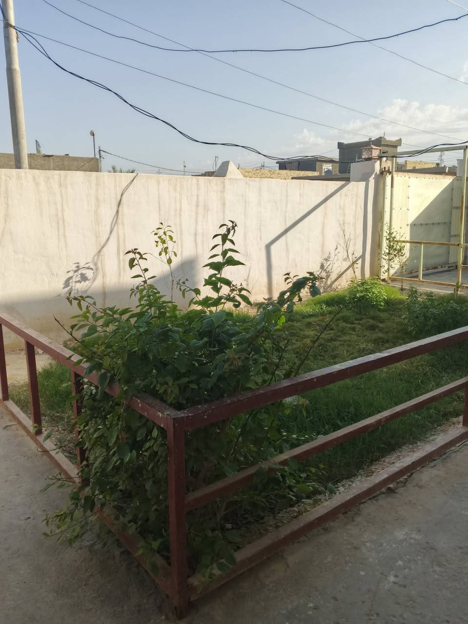بيت للبيع بحي الزهراء مساحة ٣٠٠ غرفتين نوم احدى الغرف سويت وصالتين واستقبال ومطبخ حار ومطبخ بارد وصحيات للاستفسار اتصل  ‏‪***********‬‏ /// ***********

