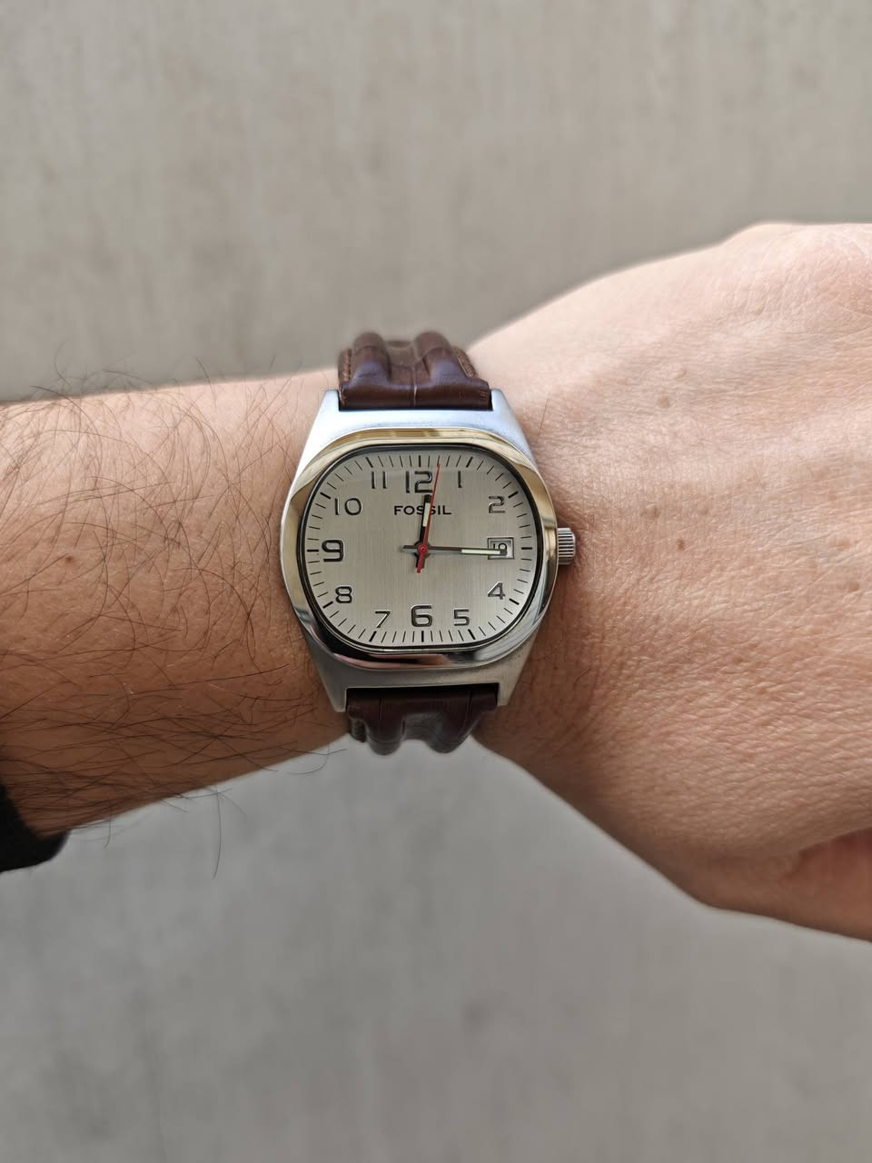 سلام علیکم. 
ساعە فوسیل اصلی للبیع. مكینه روندا سویسری. باتری. منفذ یومی. ستنلس ستیل. قطعه رائعه جدا. نضیف لوك ستیكر بالضهر. سعر 50 الف.


**إذا كنت صاحب هذا الإعلان وتريد حذفه لأي سبب، رجاءا أرسل رسالة إلى الدعم الفني**