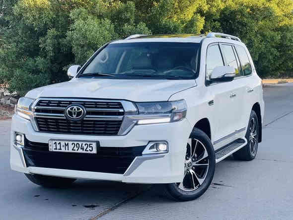 تيوتا لاند كروزر 2015 محدث 2021 
محرك كير حداديه تبريد داخل نظاف كلش 
ماشيه 71 حقيقي تخم تاير جديد 
السياره مصبوغه عام شواصي كفاله 
المكان النجف الاشرف قريه الغدير 
رايده 278 بيها مجال للشراي 
للاستفسار ***********
